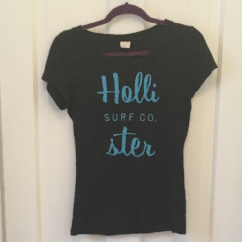 Hollister tee